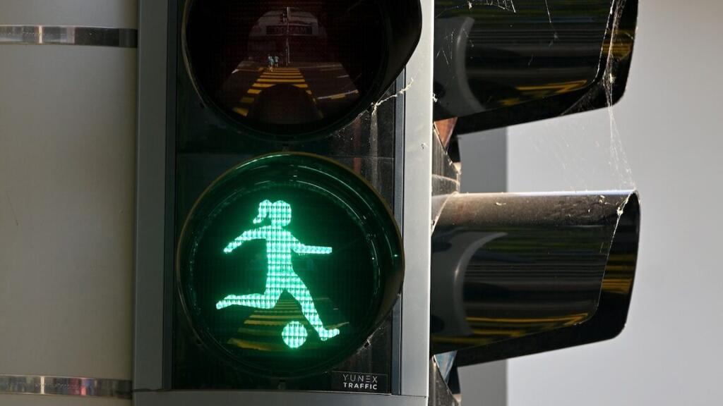 basel traffic light ad