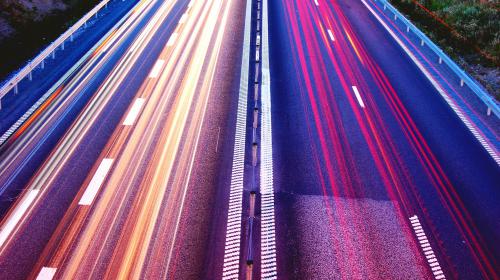 LEWIS et Mobly prennent la route ensemble