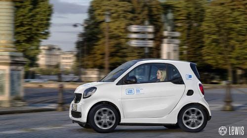 car2go roule avec LEWIS pour ses RP d’influence