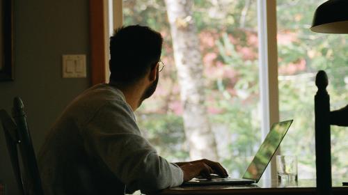 „Generation Lockdown“: Mehr als die Hälfte der Jungen arbeitet lieber im Büro