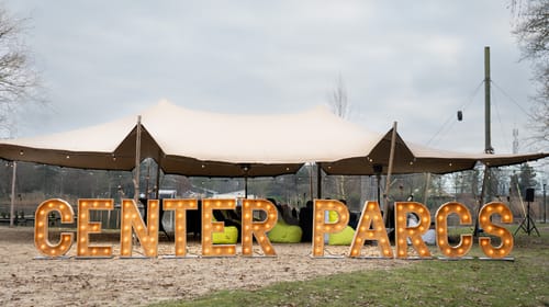 Center Parcs gaat de natuur in met nieuwe identiteit dankzij TEAM LEWIS