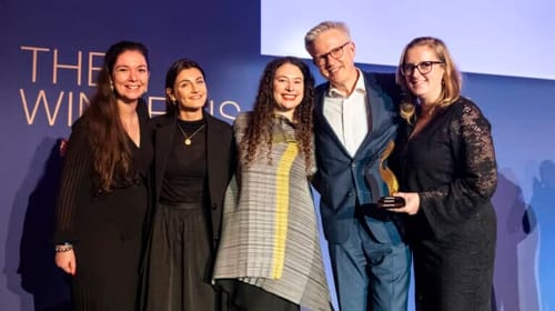 TEAM LEWIS uitgeroepen tot Large Agency of the Year 2024 bij de European Excellence Awards