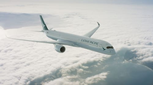 Cathay Pacific vernieuwt samenwerking met TEAM LEWIS België