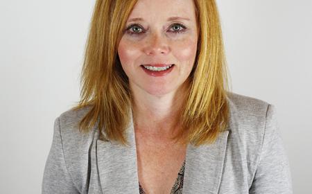 Yvette Lorenz guida le PR LEWIS nella West Coast