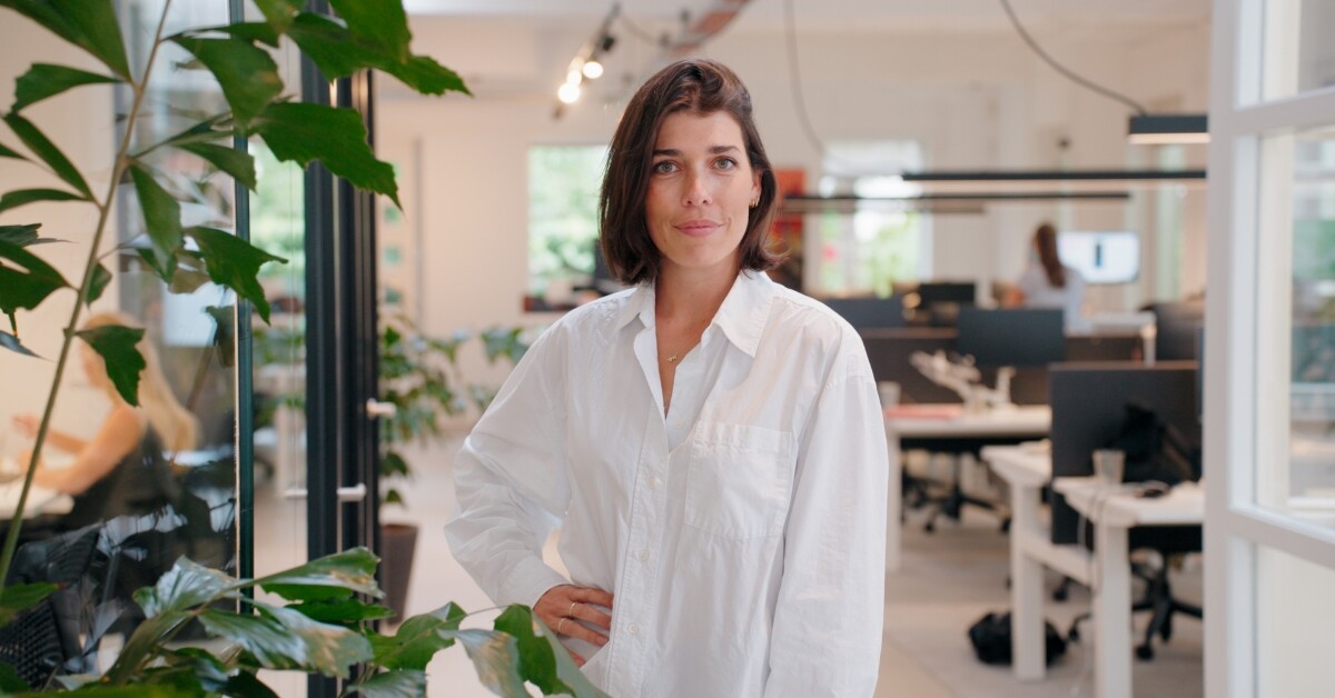 Jennifer Vogels op het TEAM LEWIS kantoor in Amsterdam
