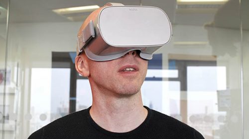 THE DIFFERENCES BETWEEN VR AND AR