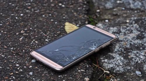 THIS WEEK IN SOCIAL: THE BATTLE OF THE FOLDING PHONES