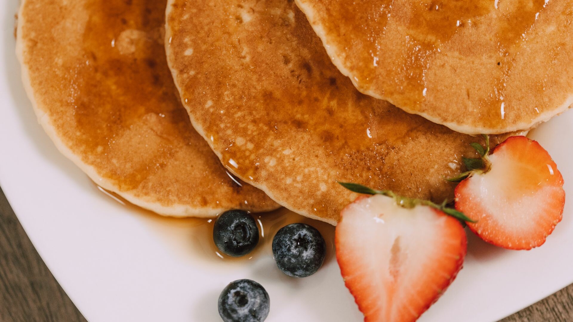 Pancakes on plate.