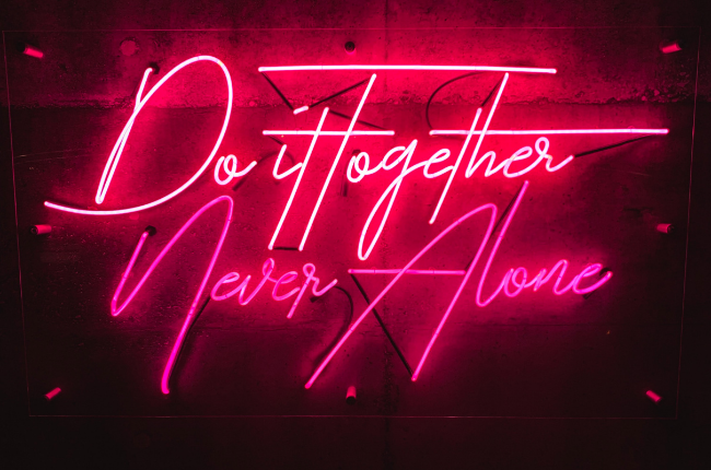 Neon sign "Do it together, Never alone"